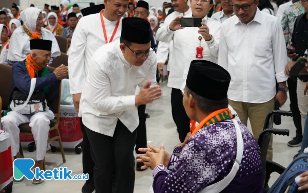 Thumbnail Berita - Lepas 371 Jemaah Haji Kloter Pertama, Ini Pesan Pj Gubernur Jatim