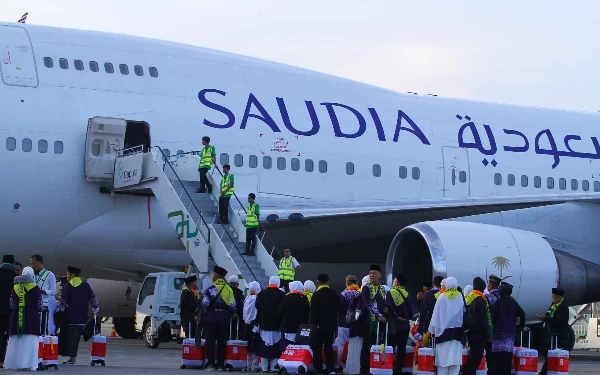 Thumbnail Berita - Dua Kloter Calon Jemaah Haji Embarkasi Palembang Terbang Langsung Dari Bandara SMB II Ke Madinah