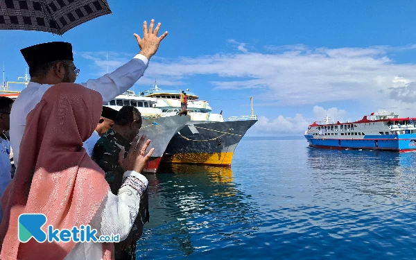 [Berita Foto] Bupati Bassam Kasuba Lepas 194 Jemaah Haji Halmahera Selatan