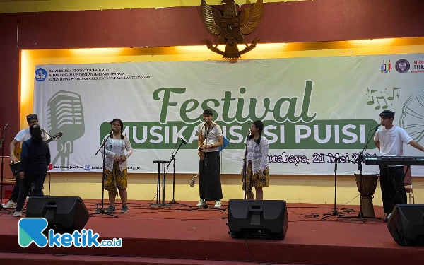 Thumbnail Berita - 12 SMA Terbaik Bersaing dalam Festival Musikalisasi Puisi Balai Bahasa Jatim