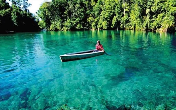 Thumbnail Uniknya Danau Labuan Cermin di Berau Kaltim, Punya Rasa Tawar dan Asin