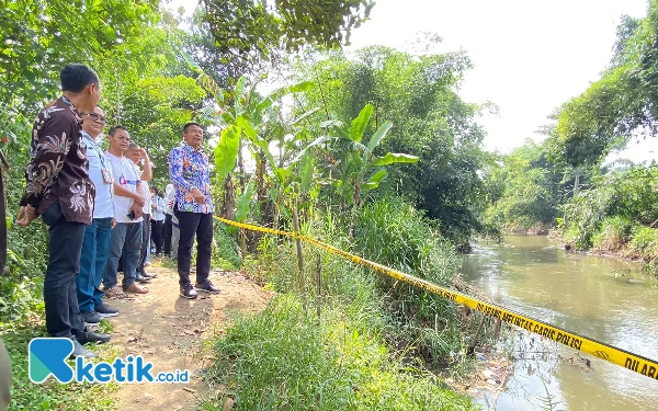 Thumbnail Berita - Pj Wali Kota Malang Sambangi Keluarga Bocah Hanyut di Sungai Amprong, Korban Selamat Alami Trauma