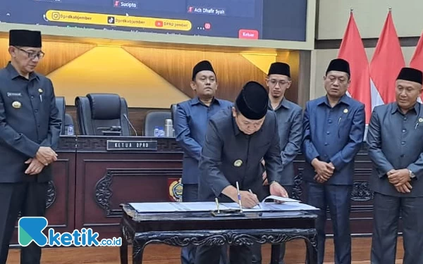 DPRD Jember Sahkan Tiga Raperda, Termasuk Perda Pengelolaan Pesantren