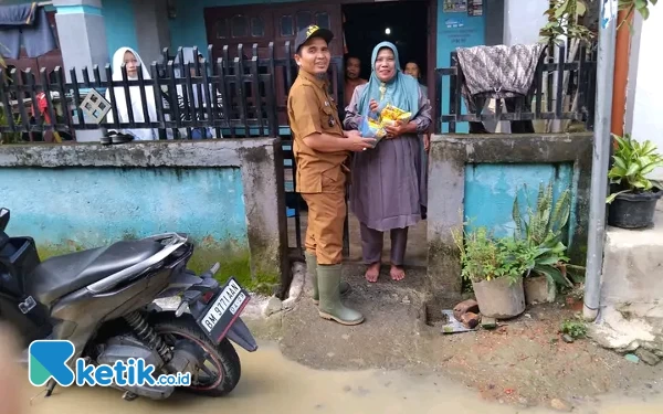 Thumbnail Berita - Kades Koto Baru Ajak Warga Selalu Berbagi di Tengah Bencana