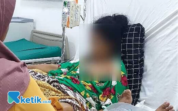 Bupati Halsel Ringankan Biaya Pengobatan Pengidap Penyakit Jantung Asal Desa Orimakurunga