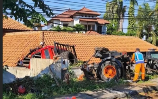 Thumbnail Berita - Truk Tabrak Sepeda Motor di Sentul Pasuruan, 3 Orang Tewas