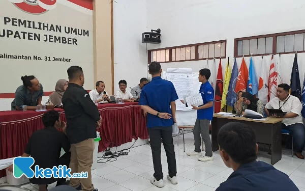 Thumbnail Demokrat Pilih Walk Out saat Pencermatan Ulang Hasil Suara Pileg DPRD Jember