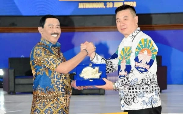 Thumbnail Berita - Kaimana Kabupaten Paling Maju di Papua, Mendagri Hingga Rektor IPDN Apresiasi Bupati Freddy Thie