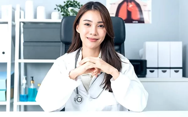 Thumbnail Ada Lowongan Kerja Dokter Umum di Sukabumi, Yuk Cek Besaran Gajinya!