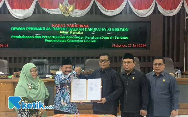 Thumbnail Berita - Dengan Catatan, Seluruh Fraksi DPRD Situbondo Setujui Raperda PPAPBD Tahun 2023 Menjadi Perda Definitif