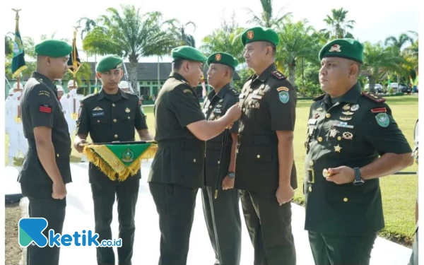 Thumbnail Berita - Dua Dansat Korem Teuku Umar Diganti, Upacara Sertijab Dipimpin Danrem