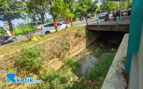 Thumbnail Berita - Bikin Resah, Limbah PKL-Restoran Cemari Drainase Kota Pacitan