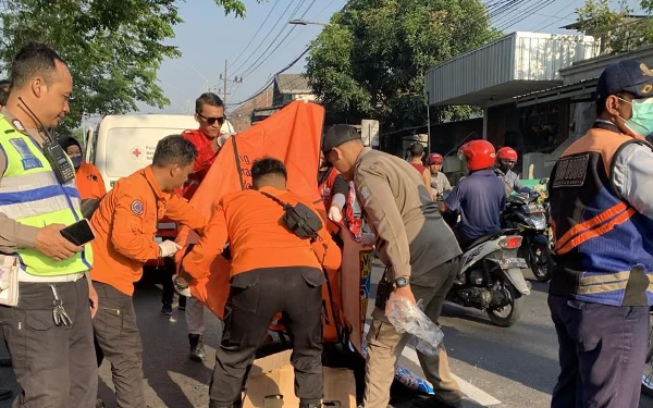 Thumbnail Berita - Tabrak Truk Trailer, Remaja Tewas di Jalan Raya Mastrip Surabaya