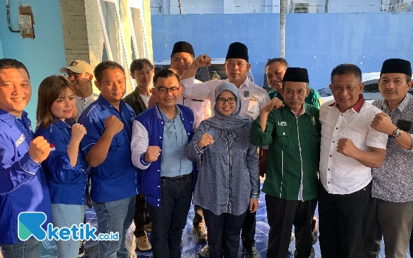 Thumbnail Berita - Mak Rini Kembalikan Formulir Pendaftaran Bacabup Blitar ke Demokrat