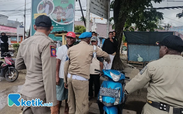 Thumbnail Berita - Satpol PP Tertibkan Lapak yang Ganggu Keindahan Wajah Kota Sorong