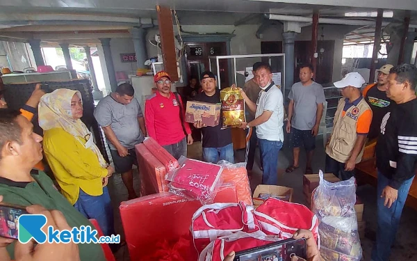 Bupati Halsel Bantu Korban Kebakaran di Kecamatan Bacan