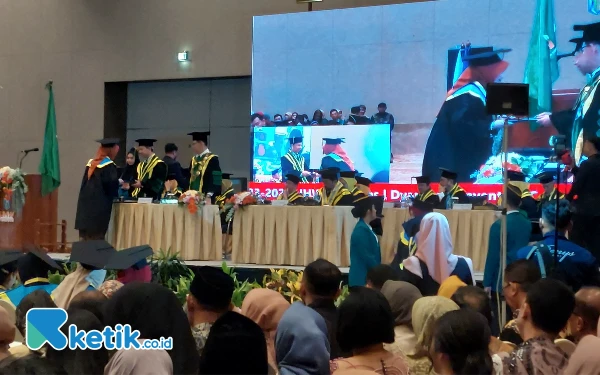 Gelar Wisuda Semester Gasal, UHW Perbanas Dampingi Lulusan Bersaing di Dunia Kerja