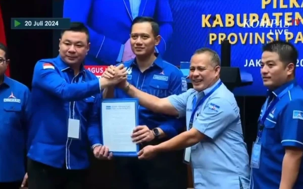 Thumbnail Berita - Demokrat Resmi Usung Freddy Thie-Sobar Somad di Pilbup Kaimana 2024