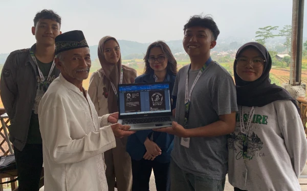 Thumbnail Bantu Petani Kopi Melek Teknologi, Mahasiswa BKK Unair Sebulan Penuh Terjun di Desa Tamiajeng Mojokerto