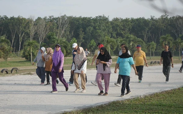 Thumbnail Manfaatkan Hari Minggu, Bupati Asahan Hadiri Car Free Day bersama Ketua TP PKK