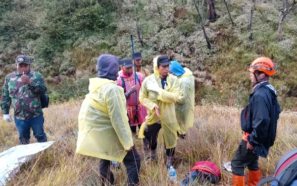 Thumbnail Berita - Sempat Tersesat di Gunung Buthak, 6 Pendaki Asal Gresik Ditemukan Selamat