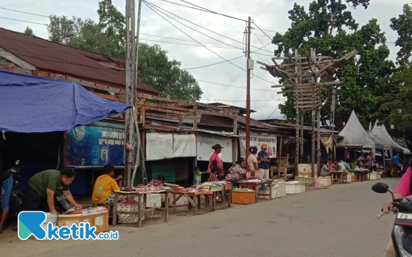 Thumbnail DPRK Desak Pemkab Segera Relokasi Pedagang ke Pasar Snonbukor