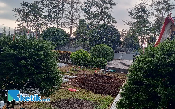 Thumbnail Berita - Makam Mantan Wali Kota Batu Dipindahkan dari TMP ke Pesanggrahan Dini Hari