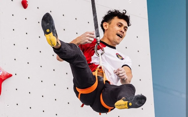 Thumbnail Di babak final Olimpiade Paris ini, atlet asal Pontianak tersebut mengalahkan andalan China, Wu Peng. Memanjat 15 meter, Veddriq, mencatatkan waktu 4,75 detik untuk mengalahkan Wu Peng. (Foto: IG IFSC)