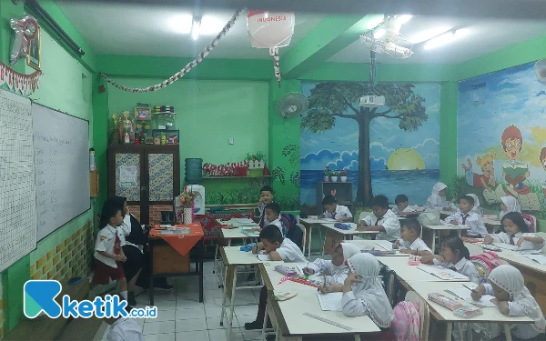 Thumbnail Berita - Pemkot Surabaya Tingkatkan Pengawasan Jajanan Sekolah untuk Cegah Kasus Gagal Ginjal