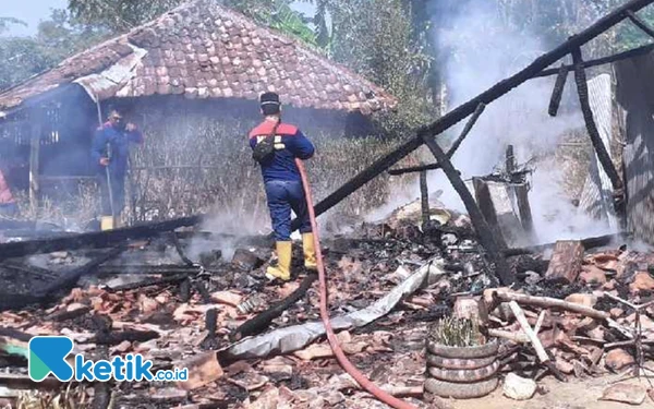 Thumbnail Rumah Petani di Sampang Terbakar, Diduga Akibat Korsleting Listrik