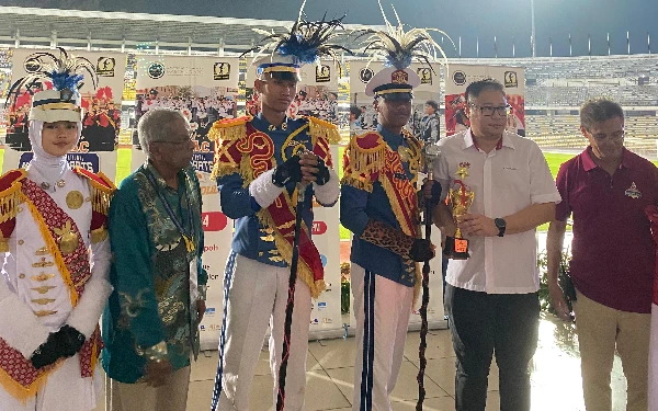 Thumbnail Berita - Keren, Marching Band Gita Taruna Angkasa SMAN 3 Madiun Juara  di Malaysia