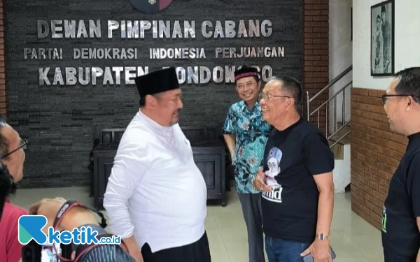 Thumbnail Berita - Ra Hamid dan Ra Asad Diundang DPD PDIP Jatim, Penyerahan Rekomendasi Pilkada 2024?