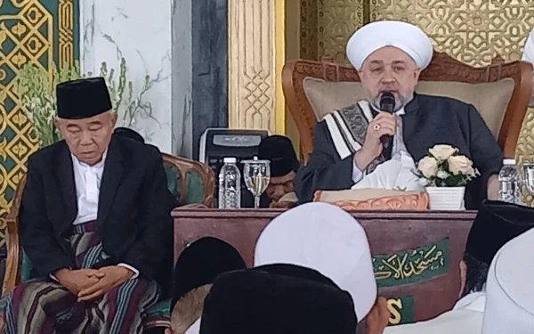 Thumbnail Berita - Maulana Al-Sheikh Afeefuddin Sampaikan Pesan Harmoni dan Kebaikan dari Kajian Akhlak di Masjid Nasional Al-Akbar