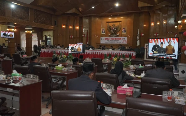 Thumbnail HUT Kemerdekaan ke-79 RI, Bupati dan Forkopimda Asahan Dengarkan Pidato Kenegaraan Jokowi di DPRD