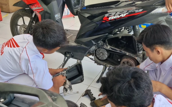 Thumbnail Berita - Kerja Sama dengan AHASS Honda Motor, SMAN 1 Balen Berhasil Dirikan Bengkel Mitra AHASS