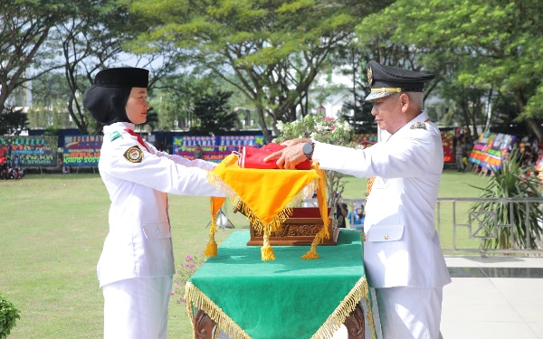 Thumbnail Berita - Ini Momen Detik-Detik Proklamasi Upacara Peringatan HUT ke 79 RI di Pemkab Asahan