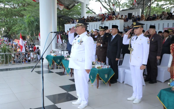 Thumbnail Ada Penyerahan Satyalencana Karya Satya di Upacara Penurunan Bendera Merah Putih Kabupaten Asahan