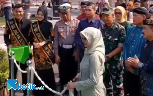 Thumbnail Berita - Bupati Mak Rini Buka Pesta Rakyat Memeriahkan Hari Jadi ke-700 Kabupaten Blitar