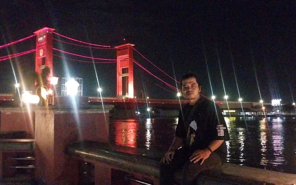 Thumbnail Berita - Momen Azizi Blackout di Palembang: Saya Suka Foto-foto dan Kuliner Palembang