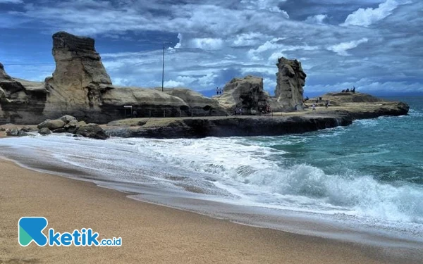 Thumbnail Berita - Pria Asal Donorojo Pacitan Hilang saat Memancing di Pantai Klayar