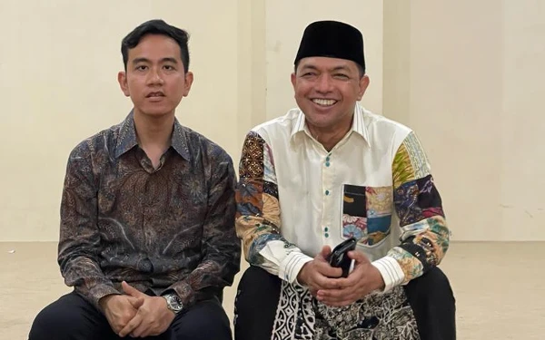 Thumbnail Berita - Inilah Sosok Gus Hans, Pendamping Risma di Pilgub Jatim 2024