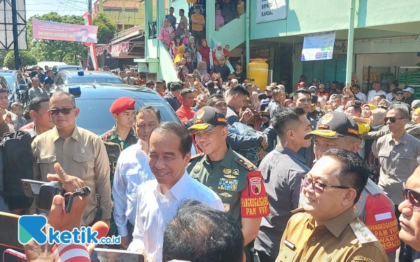 Thumbnail Berita - Kunjungi Pasar Soponyono Surabaya, Jokowi Pantau Perkembangan Harga Sembako