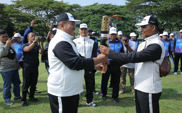 Thumbnail Serah Terima Obor Api PON XXI Aceh-Sumut 2024, Ini Pesan Wakil Bupati Asahan