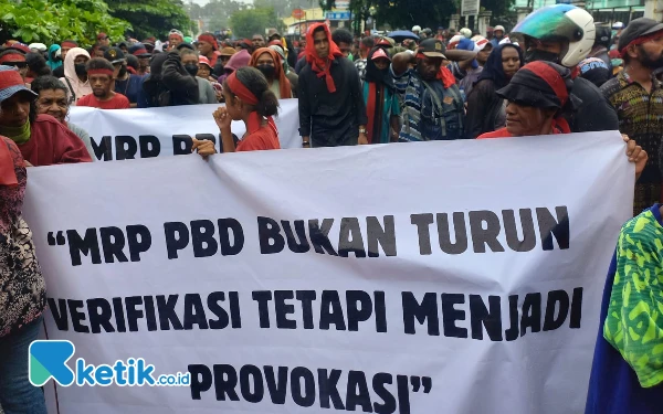 Thumbnail Berita - Ini Poin Tuntutan Massa Aksi Pasangan AFU-PIET di KPU Papua Barat Daya