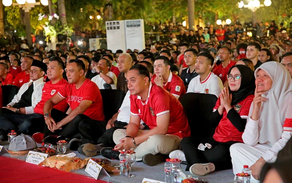 Thumbnail Berita - Wali Kota Eri Ajak Warga Surabaya Nobar dan Doa Bersama untuk Timnas Indonesia