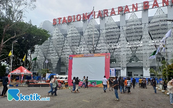 Thumbnail Berita - Semifinal PON 2024 Aceh vs Jatim Disambut Antusias Masyarakat, Polisi Jaga Ketat