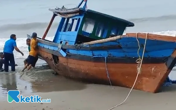 Thumbnail Berita - Satu Kapal Nelayan Ditemukan Terdampar di Pulau Birahan Gosong