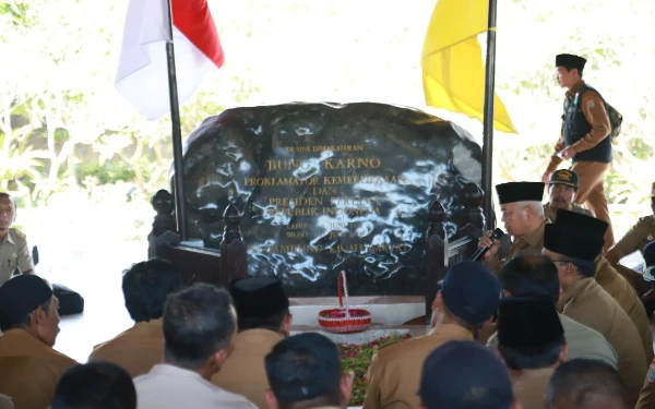 Thumbnail Berita - Bupati Malang Bersama 225 Anggota Papdesi Ziarah ke Makam Bung Karno