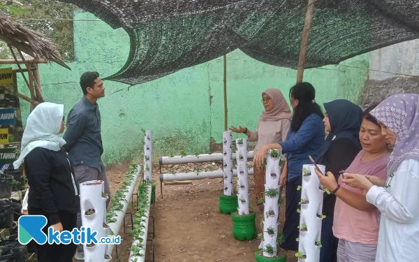 Tim Pengabdian Masyarakat Unmer Berikan Pelatihan Greenhouse dan Drip Irrigation untuk Warga Kota Malang