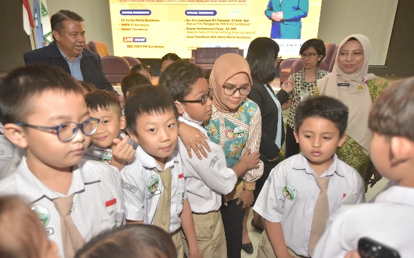 Thumbnail Berita - Roadshow Satpol PP Goes To School, Langkah Preventif Pemkot Surabaya Atasi Kasus Bullying Antar Pelajar